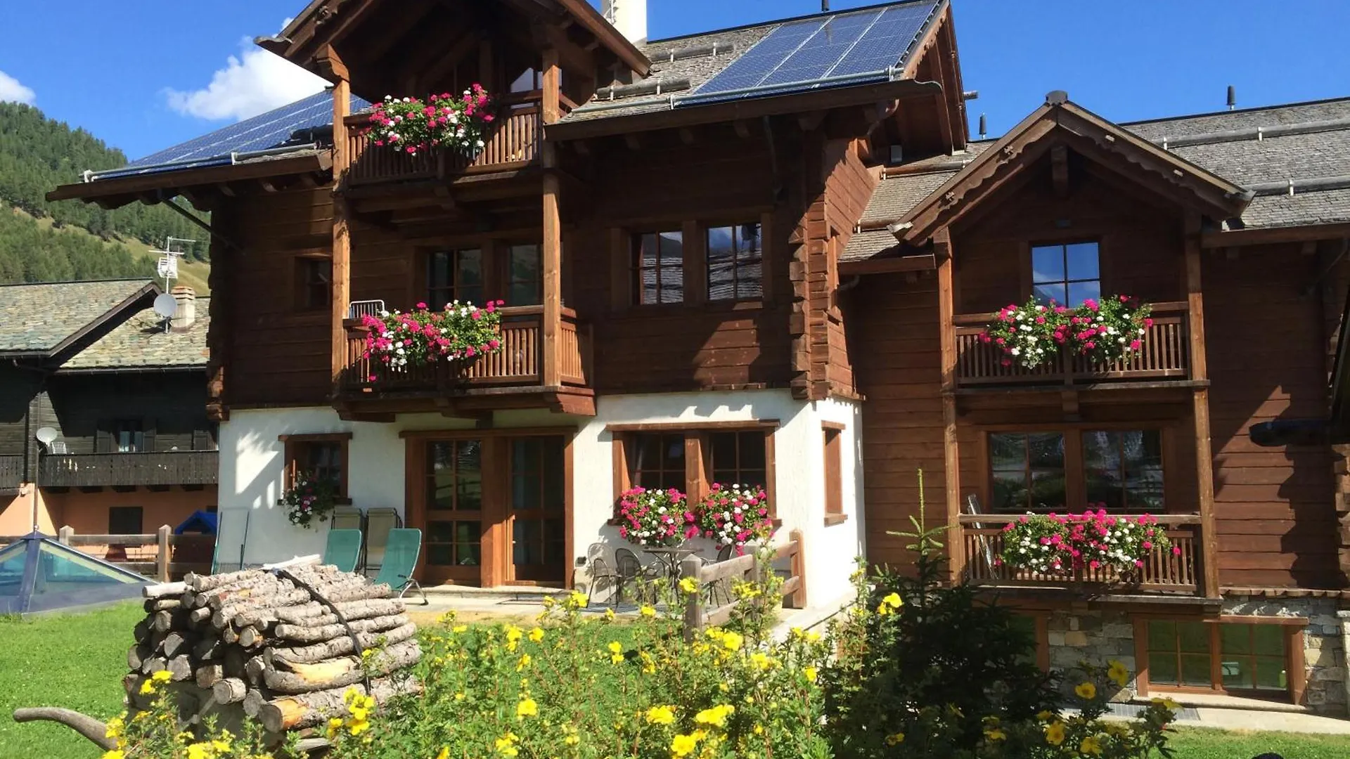 *** מלון דירות ליביניו Chalet Nada איטליה
